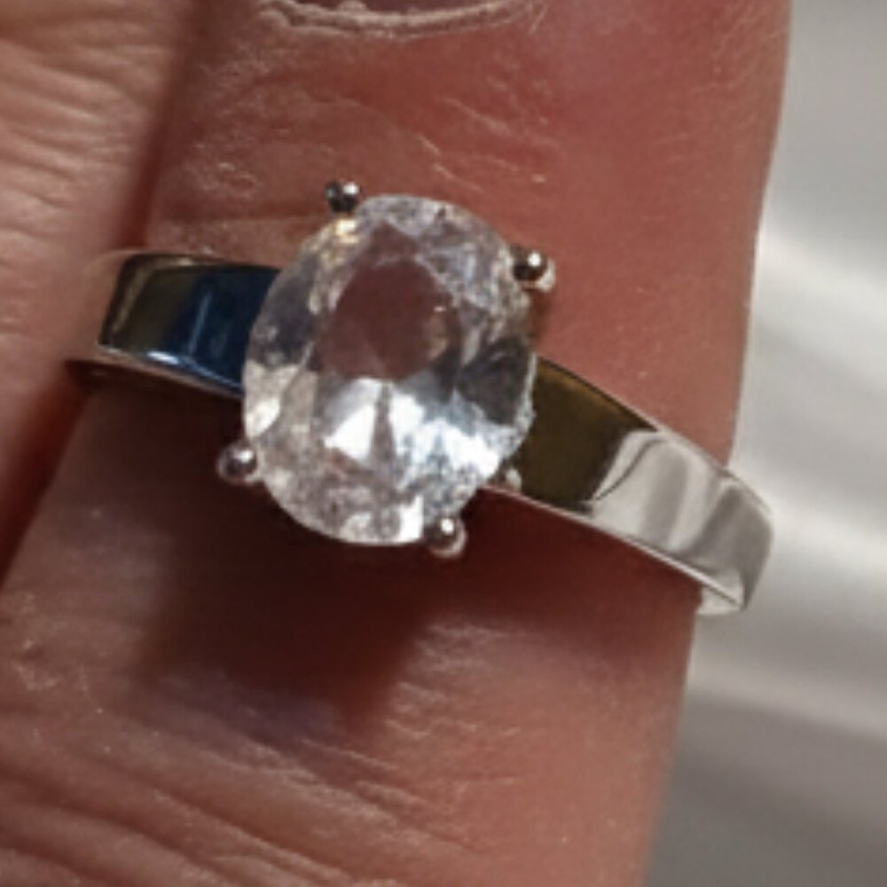 White Sapphire 2 Carat Solitaire Silver Tone Fashion Ring Size 7 NWOT